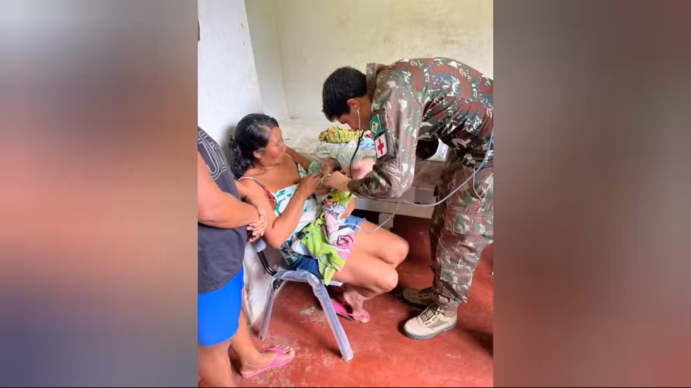 Emergência: Militares do Exército ajudam a salvar bebê indígena prematuro em aldeia isolada no PA